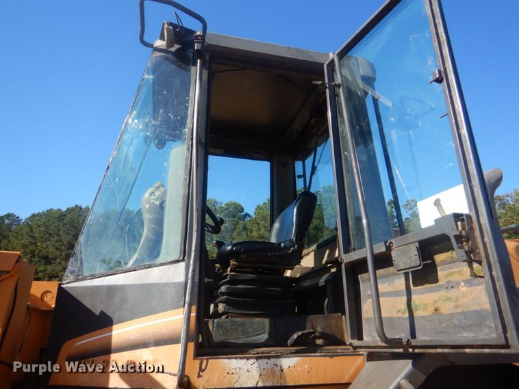 image for item DO1646 2004 Case 621D  wheel loader