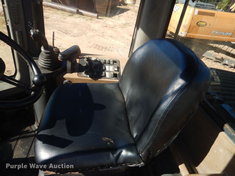 image for item DO1646 2004 Case 621D  wheel loader