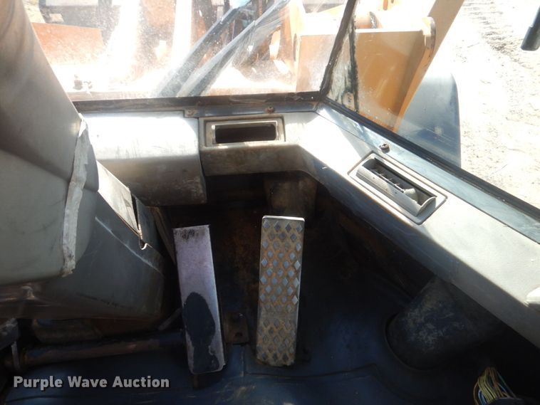 image for item DO1646 2004 Case 621D  wheel loader