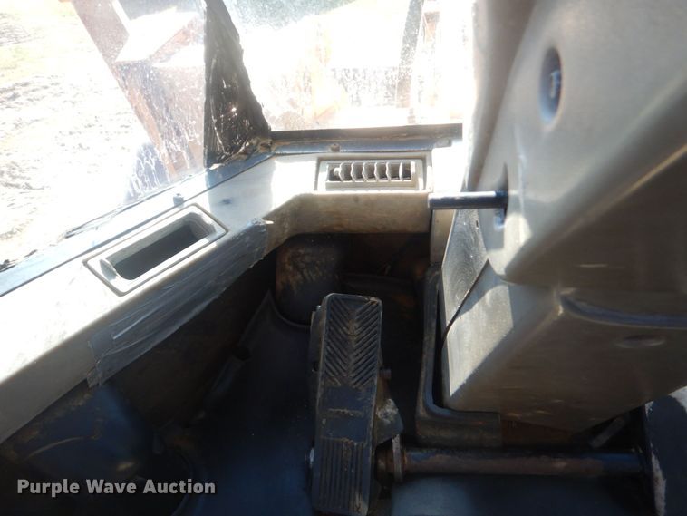 image for item DO1646 2004 Case 621D  wheel loader