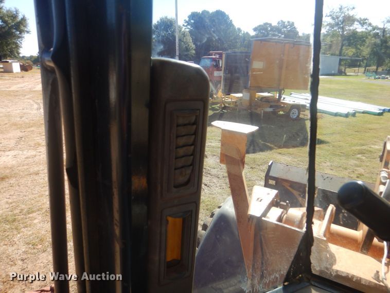 image for item DO1646 2004 Case 621D  wheel loader