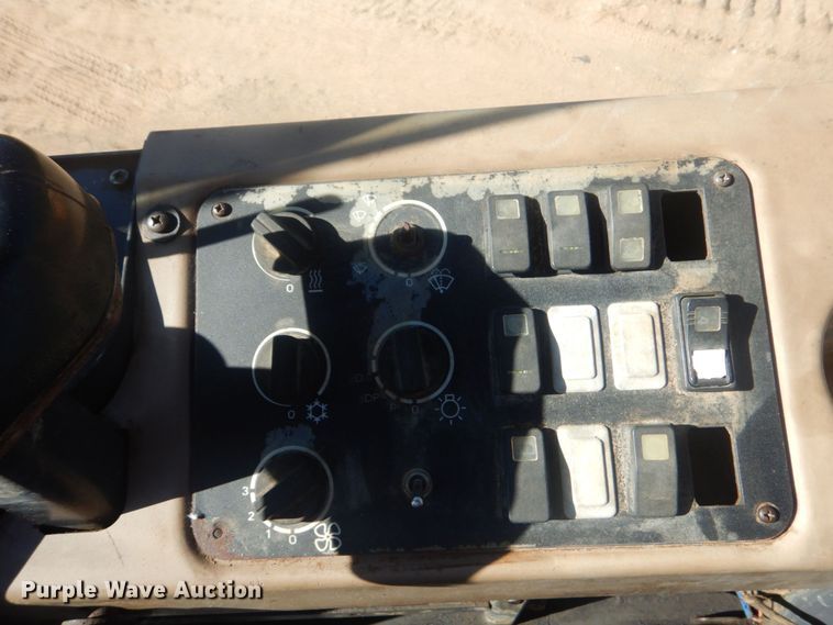 image for item DO1646 2004 Case 621D  wheel loader