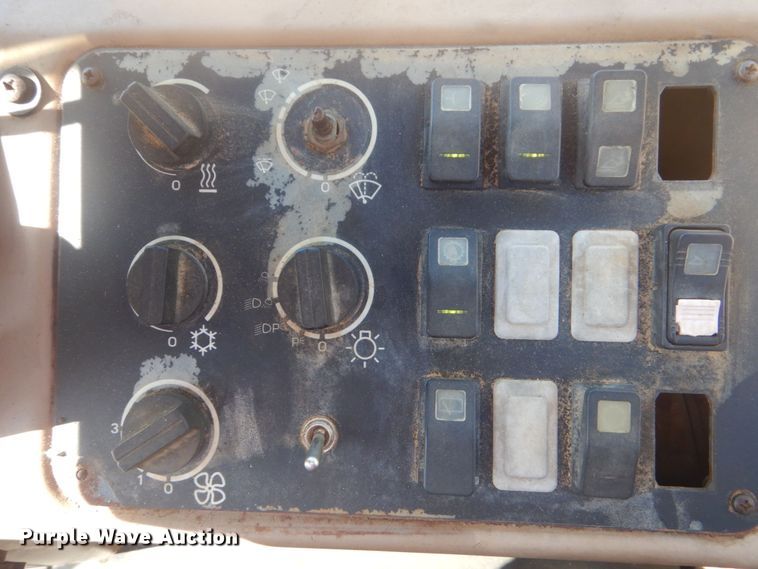 image for item DO1646 2004 Case 621D  wheel loader