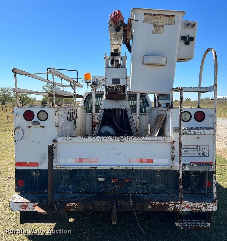 image for item DO8858 1997 Chevrolet C3500  bucket truck
