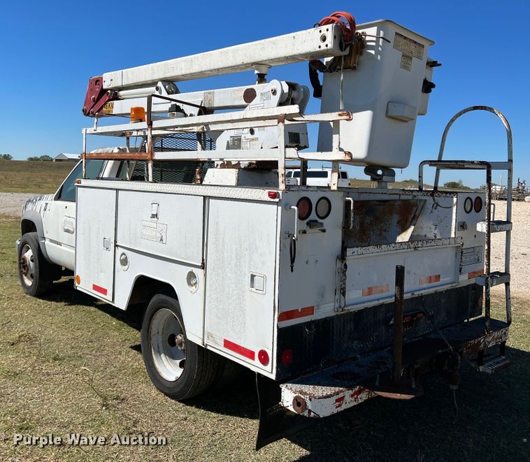 image for item DO8858 1997 Chevrolet C3500  bucket truck