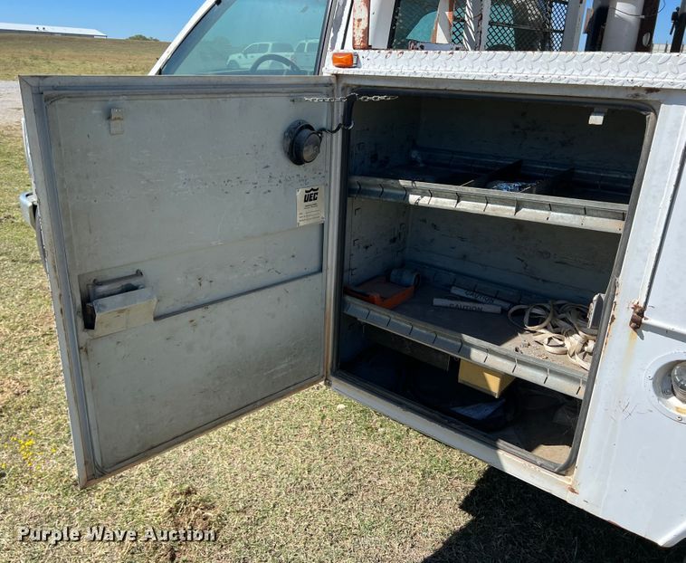 image for item DO8858 1997 Chevrolet C3500  bucket truck