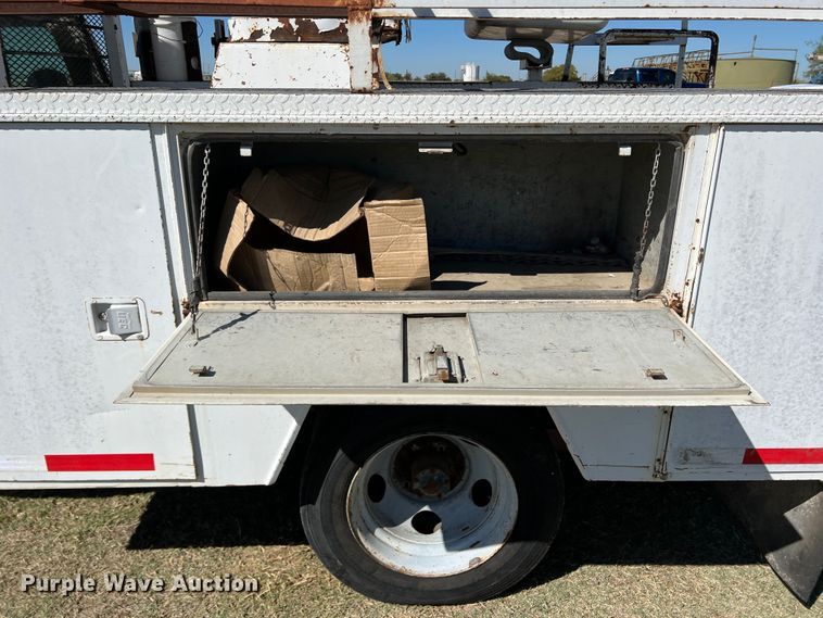 image for item DO8858 1997 Chevrolet C3500  bucket truck