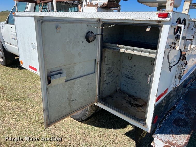 image for item DO8858 1997 Chevrolet C3500  bucket truck