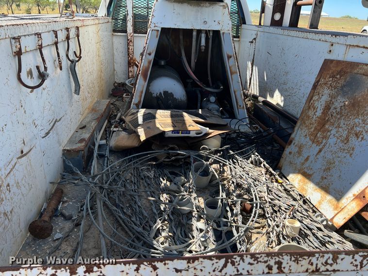 image for item DO8858 1997 Chevrolet C3500  bucket truck