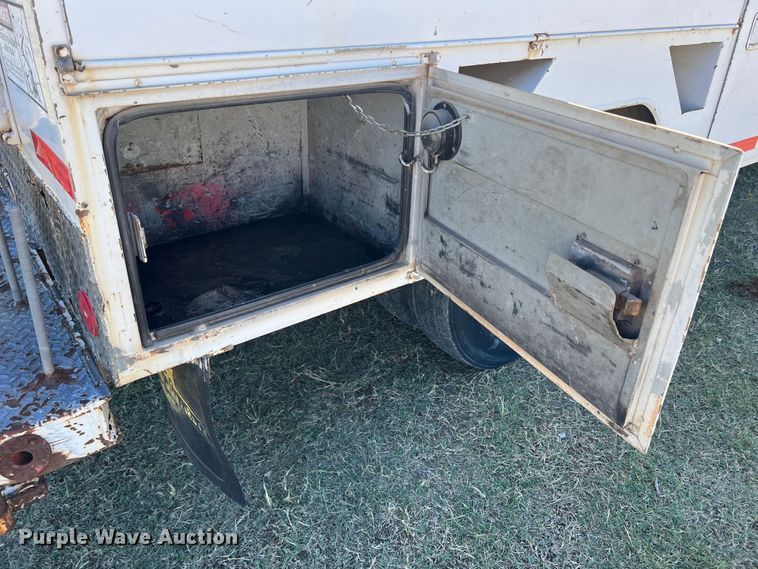 image for item DO8858 1997 Chevrolet C3500  bucket truck