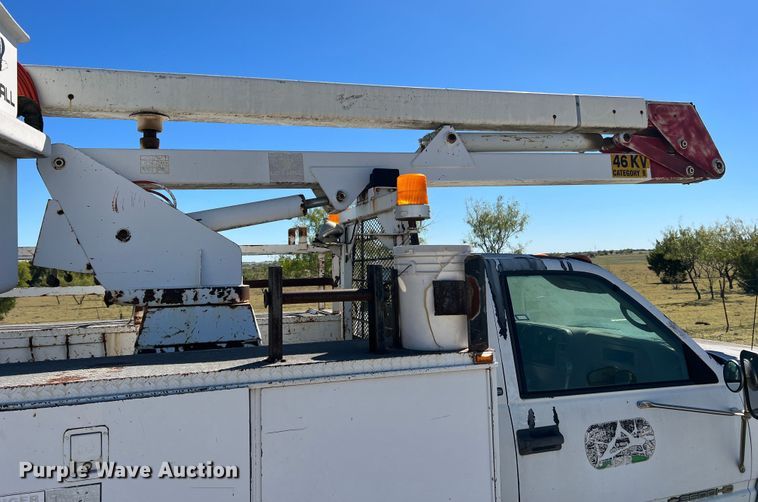 image for item DO8858 1997 Chevrolet C3500  bucket truck