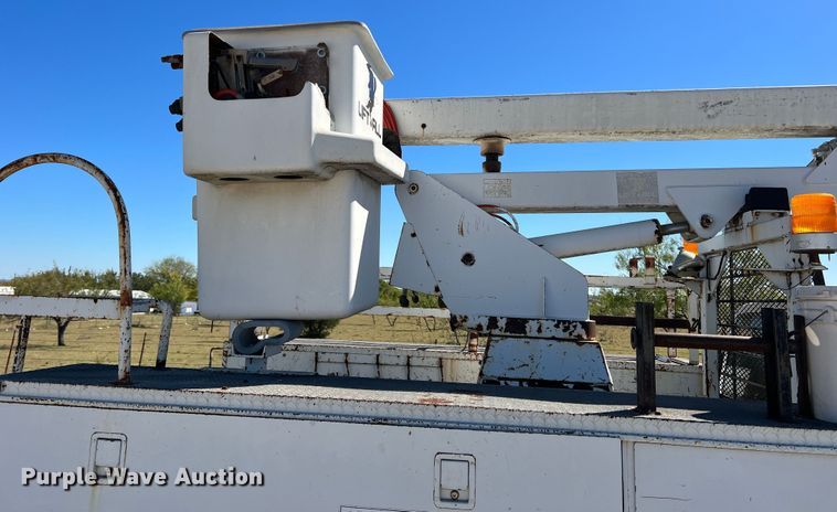 image for item DO8858 1997 Chevrolet C3500  bucket truck