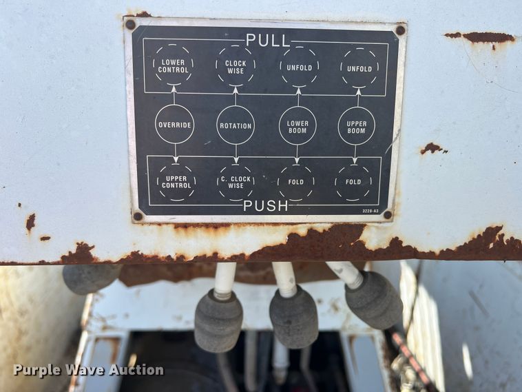 image for item DO8858 1997 Chevrolet C3500  bucket truck