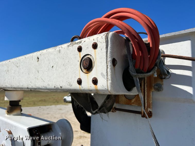 image for item DO8858 1997 Chevrolet C3500  bucket truck