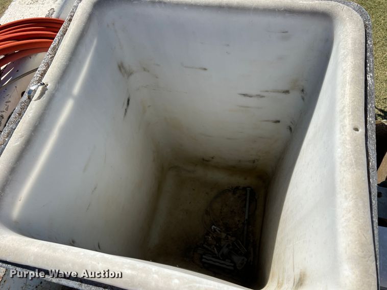 image for item DO8858 1997 Chevrolet C3500  bucket truck