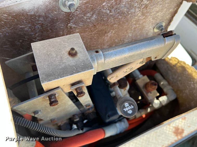 image for item DO8858 1997 Chevrolet C3500  bucket truck