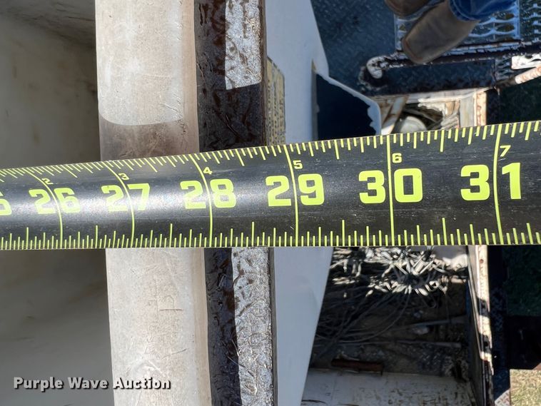 image for item DO8858 1997 Chevrolet C3500  bucket truck