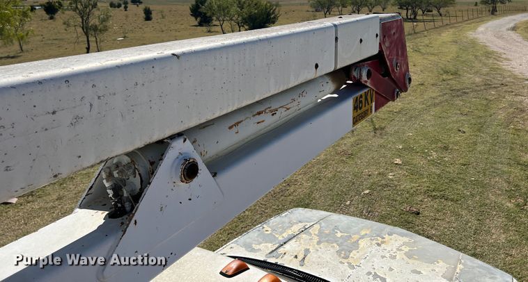 image for item DO8858 1997 Chevrolet C3500  bucket truck