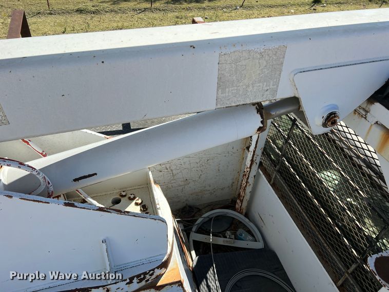 image for item DO8858 1997 Chevrolet C3500  bucket truck