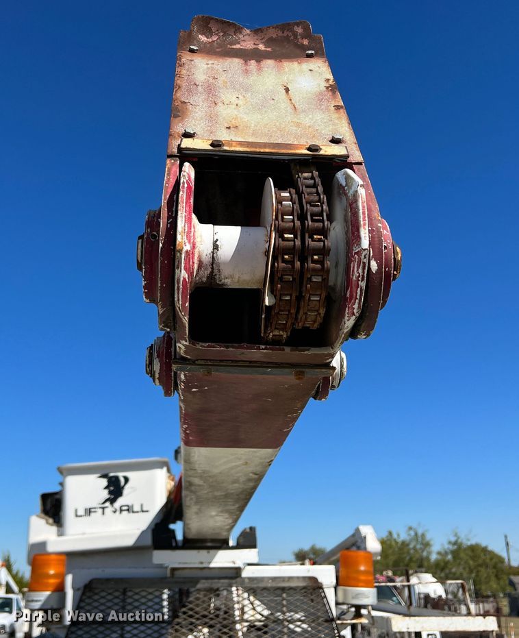 image for item DO8858 1997 Chevrolet C3500  bucket truck