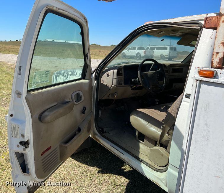 image for item DO8858 1997 Chevrolet C3500  bucket truck