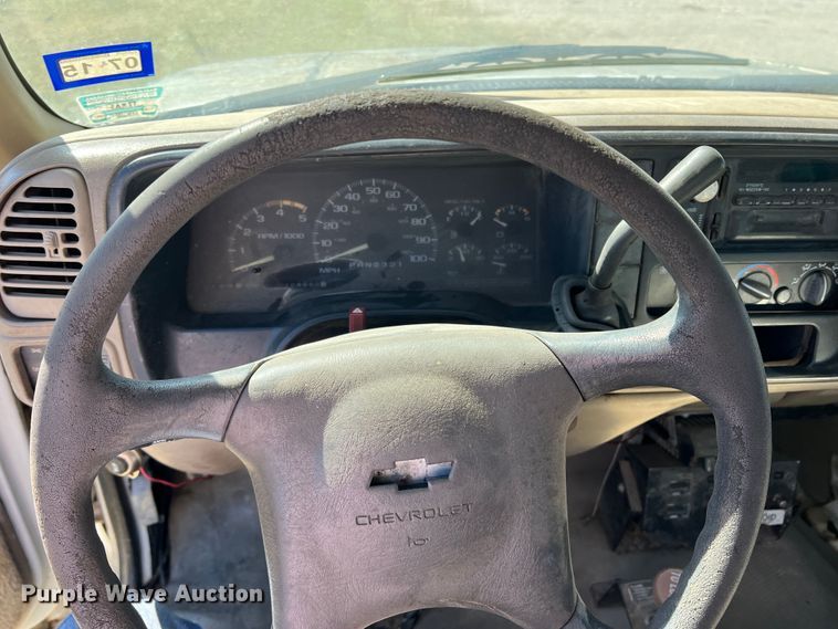 image for item DO8858 1997 Chevrolet C3500  bucket truck