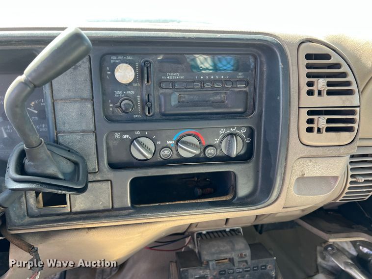 image for item DO8858 1997 Chevrolet C3500  bucket truck