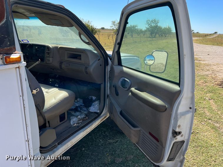image for item DO8858 1997 Chevrolet C3500  bucket truck