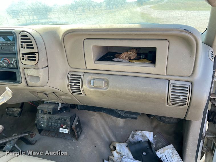 image for item DO8858 1997 Chevrolet C3500  bucket truck