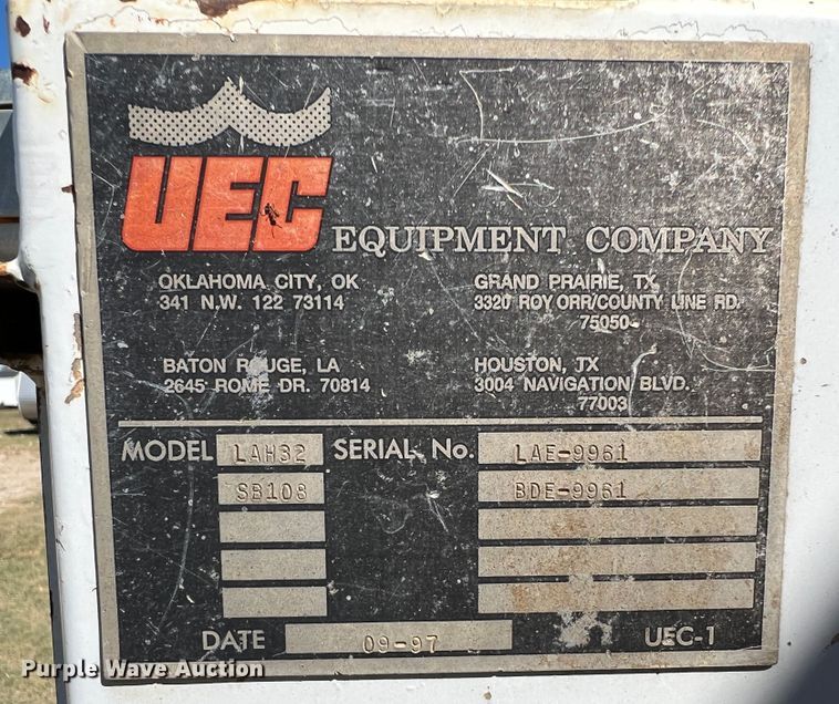 image for item DO8858 1997 Chevrolet C3500  bucket truck