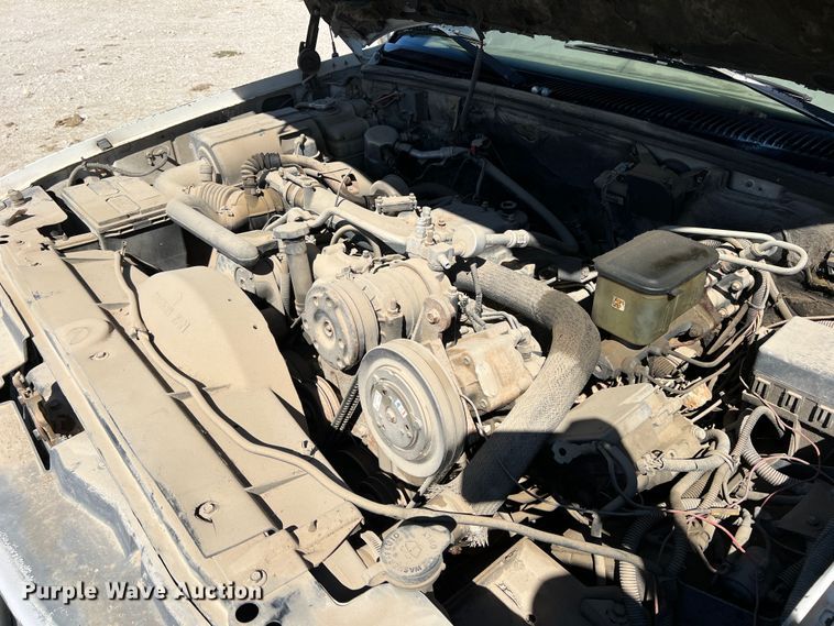 image for item DO8858 1997 Chevrolet C3500  bucket truck