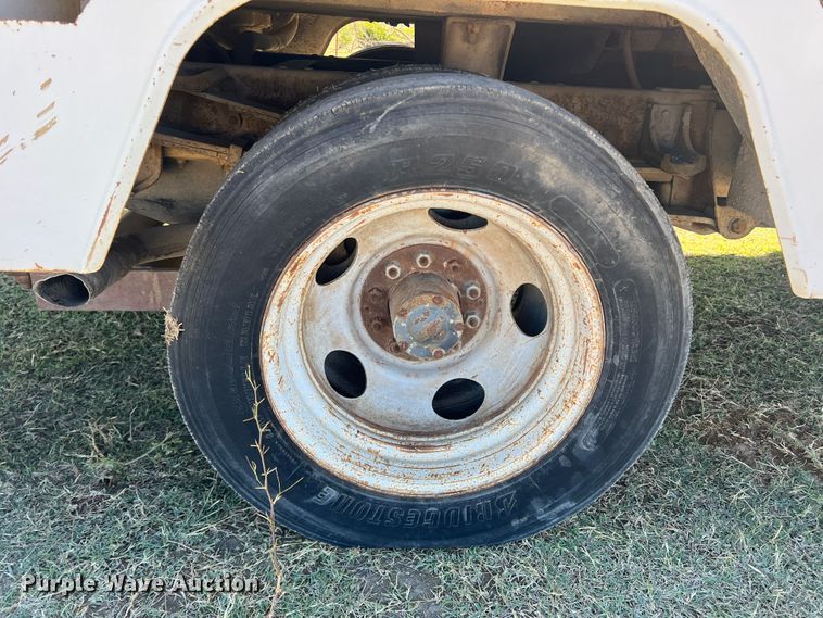 image for item DO8858 1997 Chevrolet C3500  bucket truck