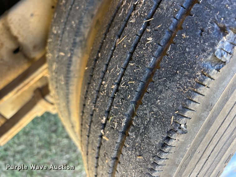 image for item DO8858 1997 Chevrolet C3500  bucket truck