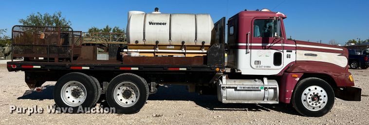 image for item DO8859 1992 Freightliner FLD  flatbed truck