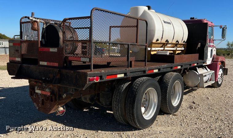 image for item DO8859 1992 Freightliner FLD  flatbed truck