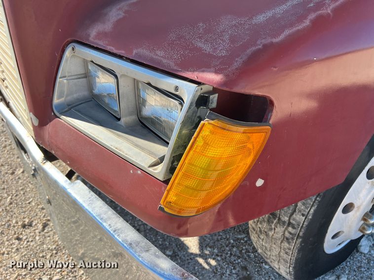 image for item DO8859 1992 Freightliner FLD  flatbed truck