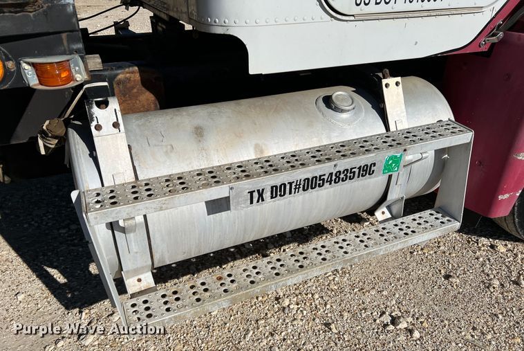 image for item DO8859 1992 Freightliner FLD  flatbed truck