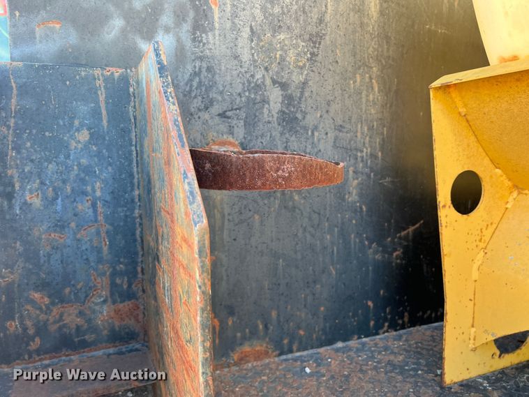 image for item DO8859 1992 Freightliner FLD  flatbed truck