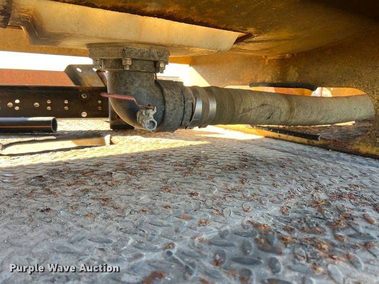 image for item DO8859 1992 Freightliner FLD  flatbed truck