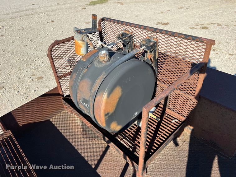 image for item DO8859 1992 Freightliner FLD  flatbed truck