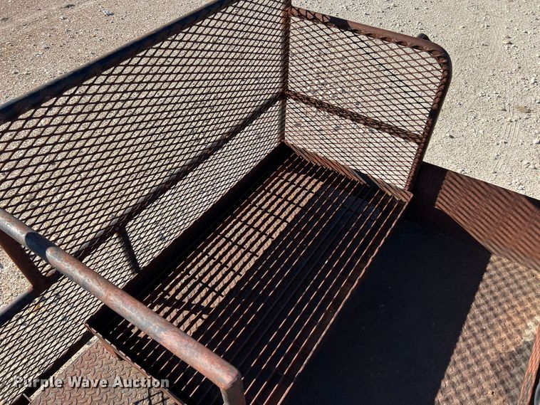 image for item DO8859 1992 Freightliner FLD  flatbed truck