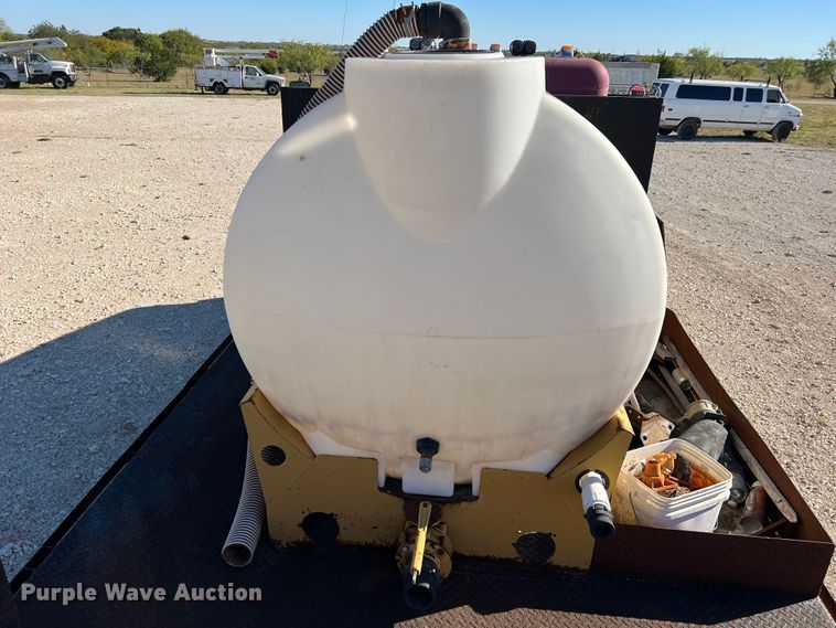 image for item DO8859 1992 Freightliner FLD  flatbed truck