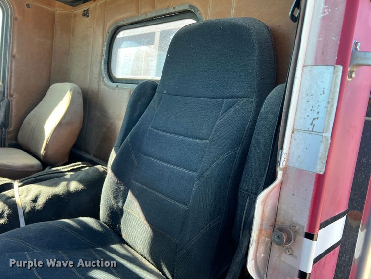 image for item DO8859 1992 Freightliner FLD  flatbed truck