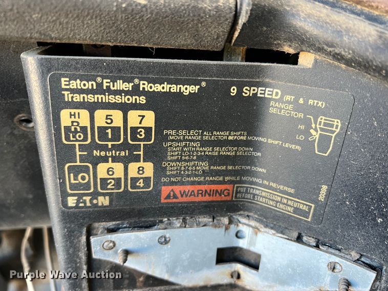 image for item DO8859 1992 Freightliner FLD  flatbed truck