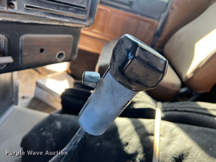 image for item DO8859 1992 Freightliner FLD  flatbed truck