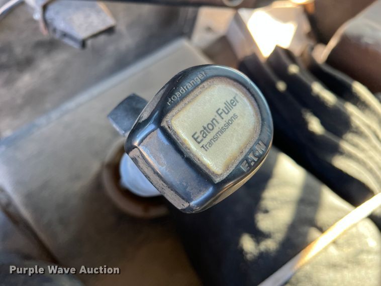 image for item DO8859 1992 Freightliner FLD  flatbed truck