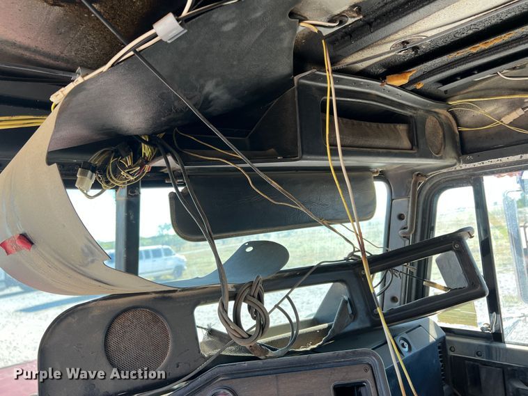 image for item DO8859 1992 Freightliner FLD  flatbed truck