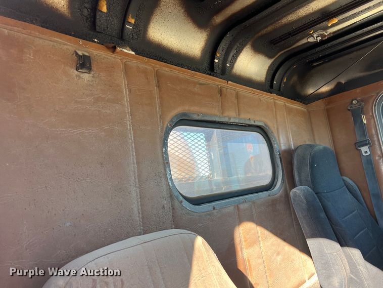 image for item DO8859 1992 Freightliner FLD  flatbed truck