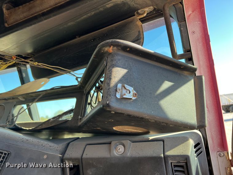 image for item DO8859 1992 Freightliner FLD  flatbed truck