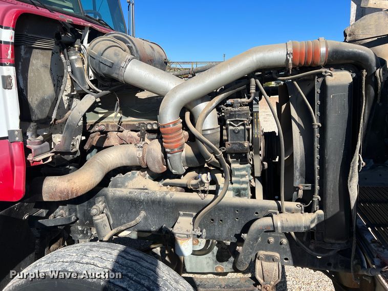 image for item DO8859 1992 Freightliner FLD  flatbed truck